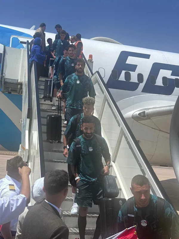 بعثة المنتخب المصري في مطار العلمين الدولي