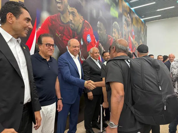 بعثة المنتخب المصري في مطار العلمين الدولي