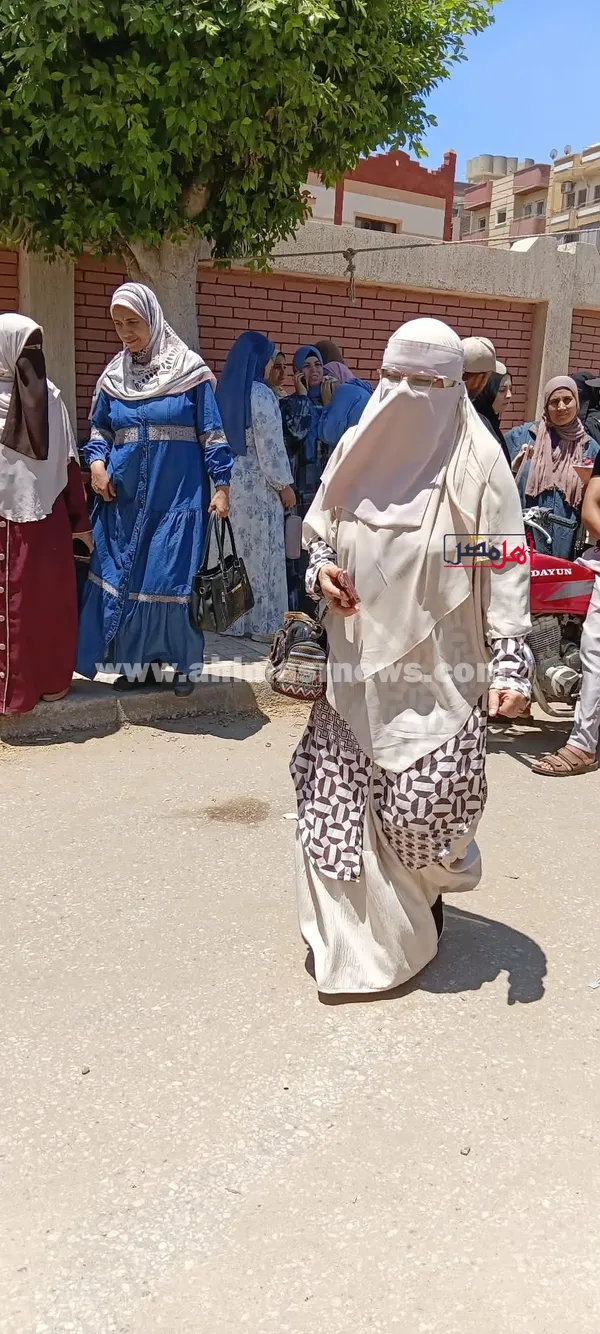 بكاء طالبات الثانوية العامة بكفر الشيخ عقب امتحان الكيمياء 