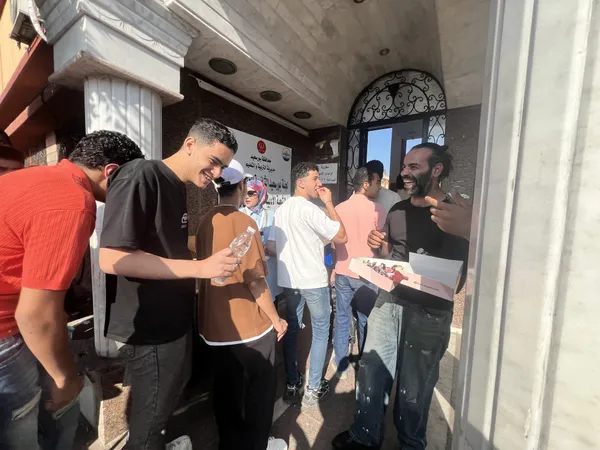 بيوزعوا عليهم 