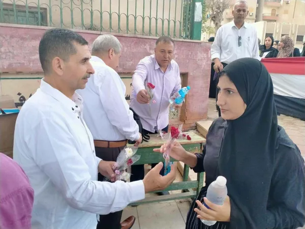 توزيع الورود والمياه