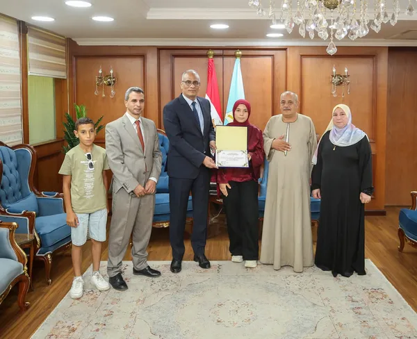 جانب من تكريم أوائل الشهادة الإعدادية بكفر الشيخ 