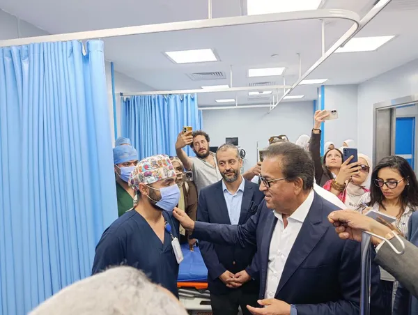 جانب من جولات وزير الصحة بمستشفى أورام المحافظة 