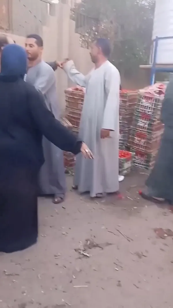 ضرب بائعتين 