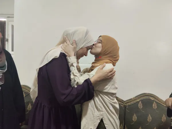 مريم مع والدتها