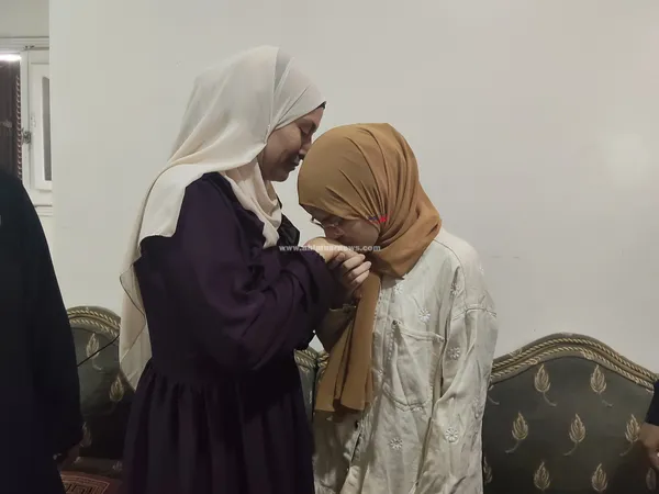 مريم مع والدتها