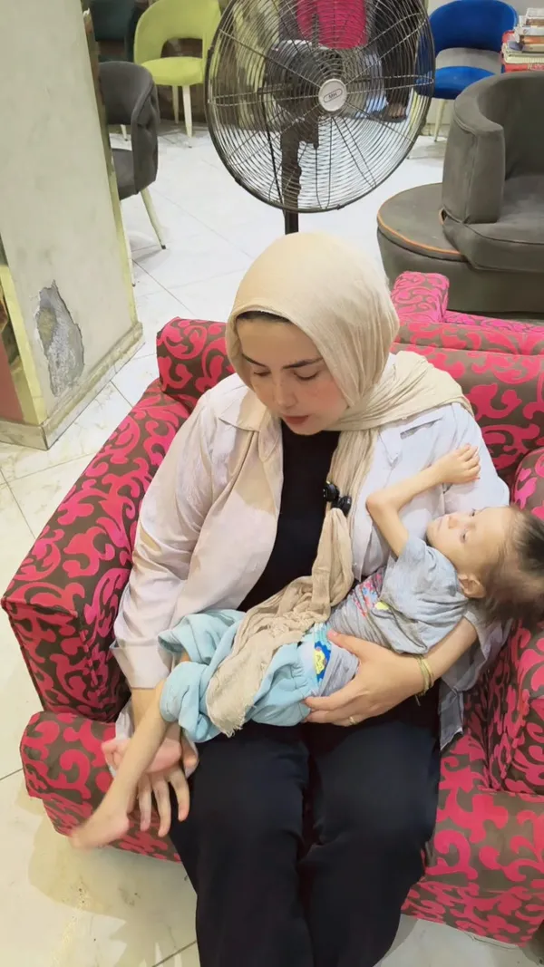 الطفلة زينب ومروة زنون مراسلة أهل مصر 