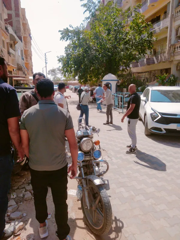 جانب من حضور موظفين شركة مياة القناة 