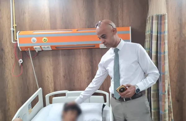 جولة ميدانية للدكتور أحمد خالد لمتابعة المصابين
