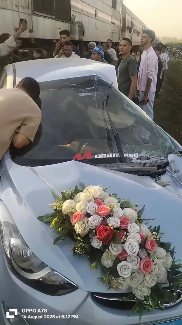 حادث اصطدام قطار بسيارة زفاف 