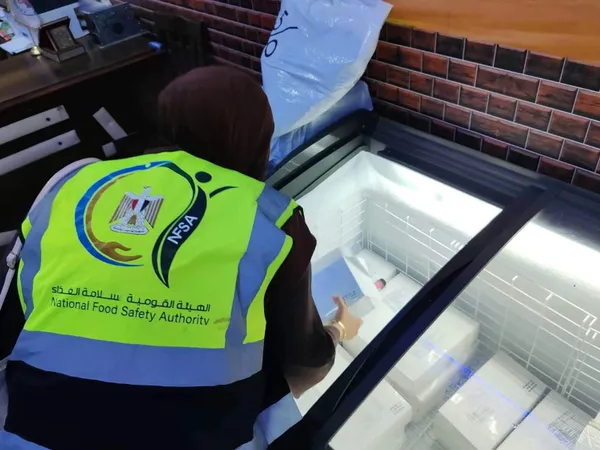 ضبط جمبري عُماني منتهي الصلاحية في حملة رقابية مكبرة على أسواق بورسعيد