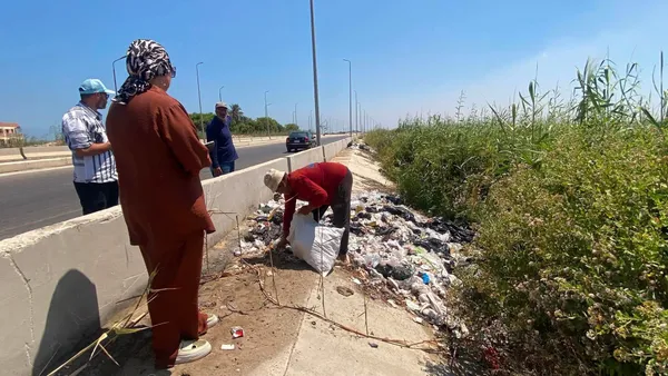 ضبط سيارة  تفرغ مخلفاتها بالطريق العام بورسعيد.. ورئيس حي غرب تحرزها وتحرر محضر بيئة