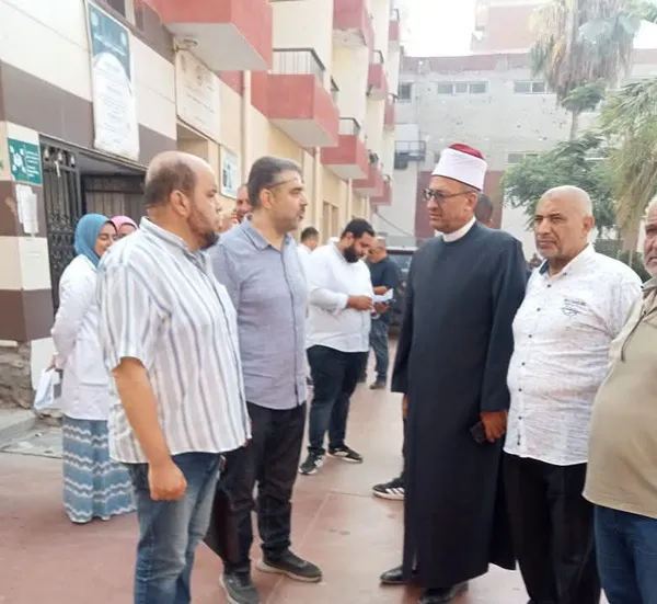كانوا رايحين لجنة الامتحان.. رئيس منطقة كفر الشيخ الأزهرية يطمئن على مراقبين أصيبا في حادث سير