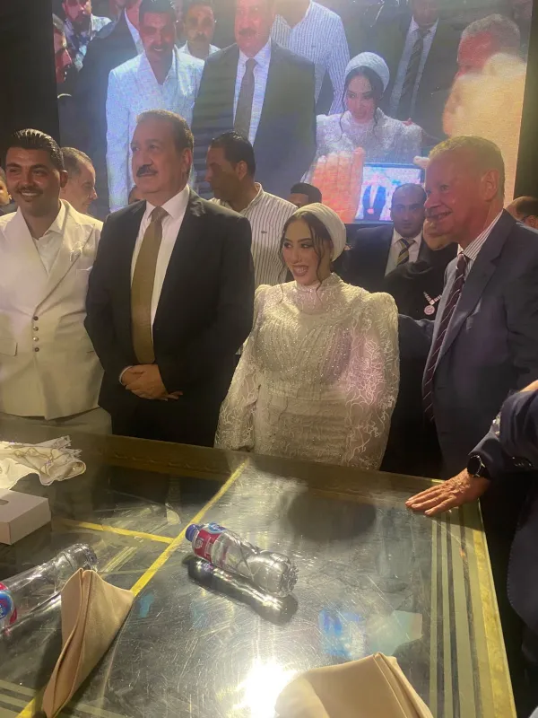 «حط إيده في إيد العريس».. محافظ بورسعيد أبًا ووكيلًا لعروس «دار الرعاية» في عقد قرانها