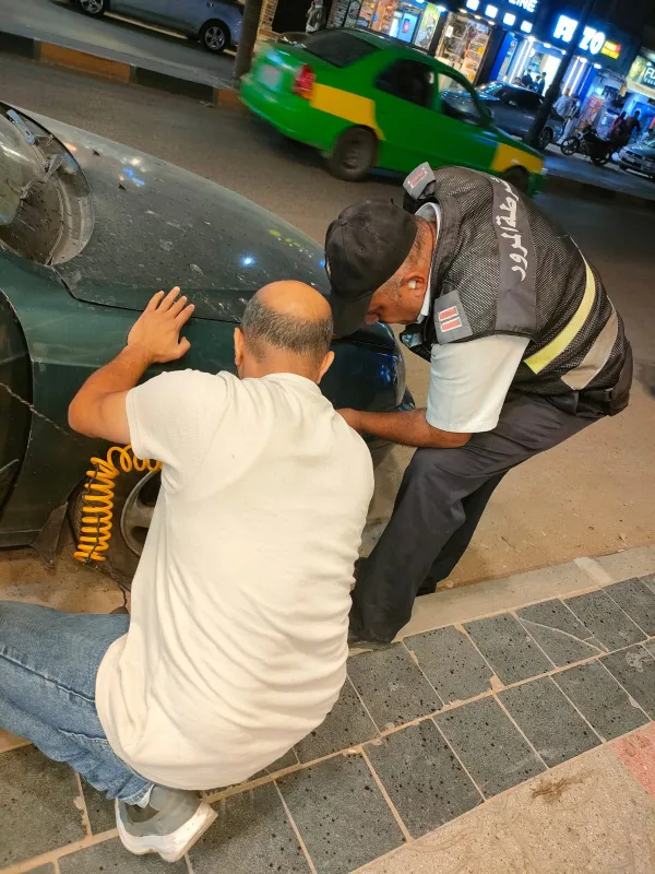 امين شرطه يصلح كاوتش سياره 