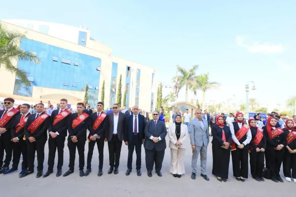 بتحية العلم.. جامعة كفر الشيخ تستقبل طلابها في أول أيام العام الدراسي
