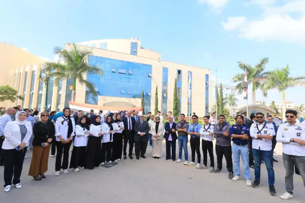 بتحية العلم.. جامعة كفر الشيخ تستقبل طلابها في أول أيام العام الدراسي