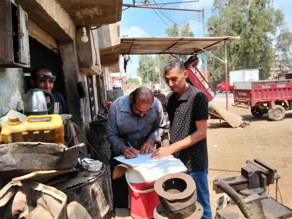 تحرير 13 إنذارًا لمحلات تدار بدون ترخيص بكفر الشيخ