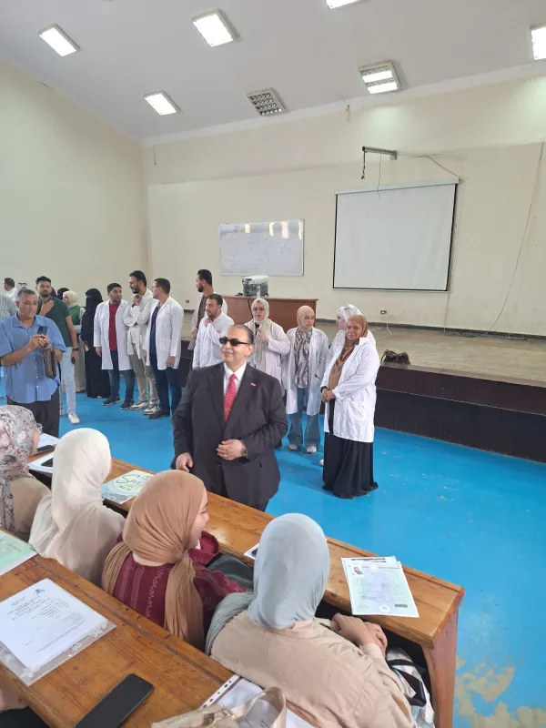 جانب من تفقد الكشف الطبي للطلاب الجدد