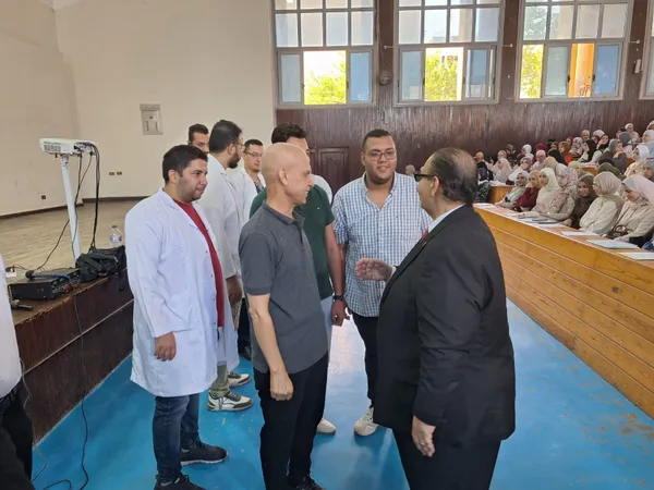جانب من تفقد الكشف الطبي للطلاب الجدد