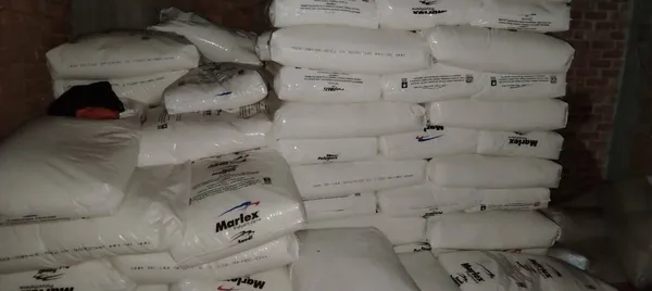 ضبط 600 لتر زيوت سيارات و2.5 طن مواد بلاستيكية مجهولة المصدر بسيدي سالم