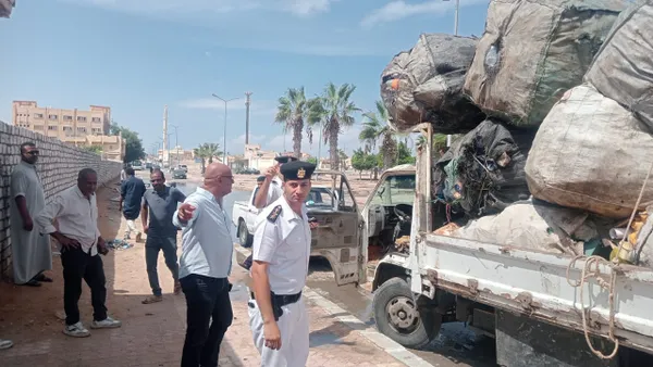 ضبط سيارة تجمع الخردة بمطروح