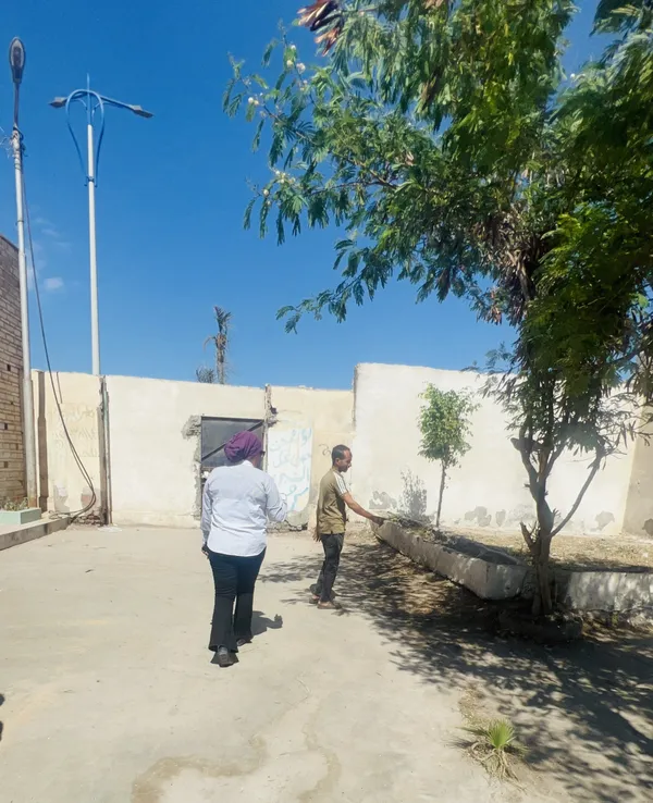 قصة قبر عاد للنور بفضل جولة ميدانية لمسؤولة محلية.