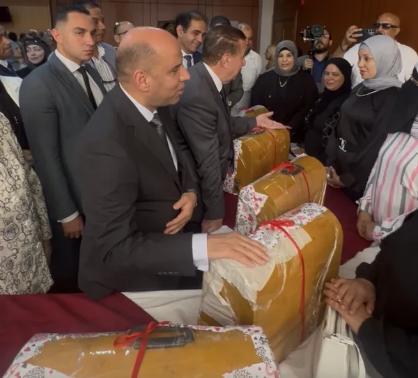 وزير العمل .