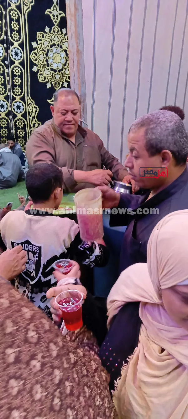 توزيع الشربات على زوار مولد الدسوقي