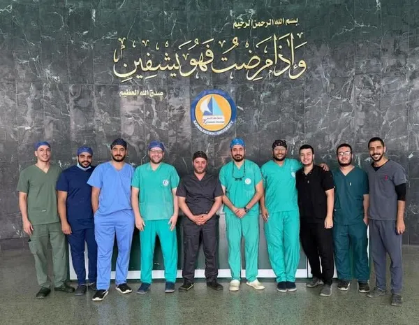 الفريق الطبي المجري العملية 