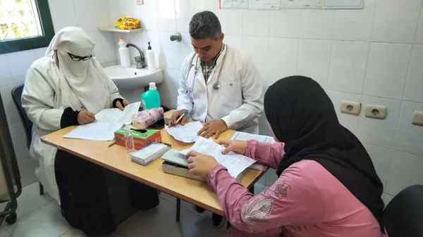 جانب من القافلة الطبية 