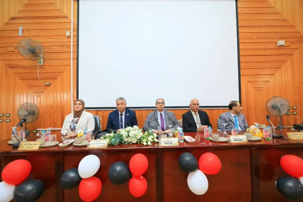 جانب من الندوة