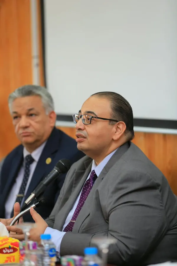 جانب من الندوة