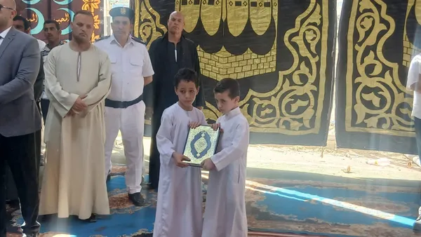 جانب من تسليم الكفن