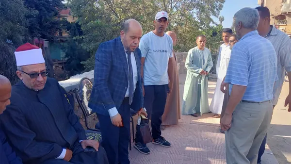 رئيس منطقة كفر الشيخ الأزهرية يقدم واجب العزاء لأسرة طالب توفى إثر حادث