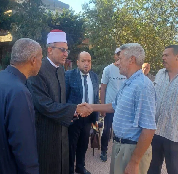 رئيس منطقة كفر الشيخ الأزهرية يقدم واجب العزاء لأسرة طالب توفى إثر حادث