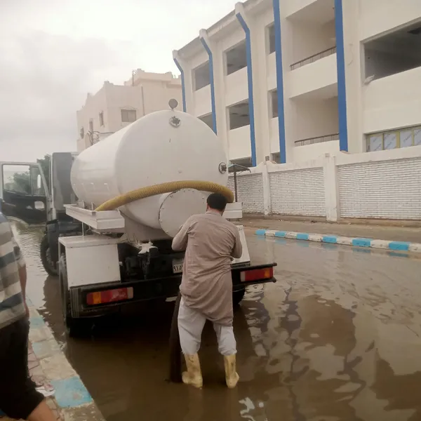 رفع تجمعات مياه الامطار بمرسي مطروح  