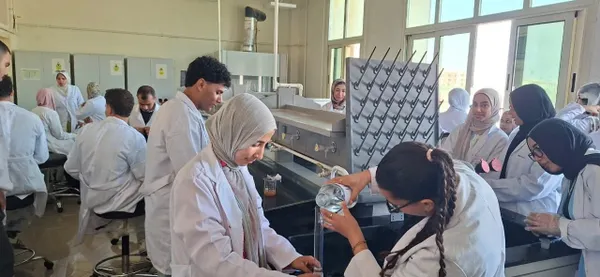 طلاب جامعة بنى سويف الأهلية 