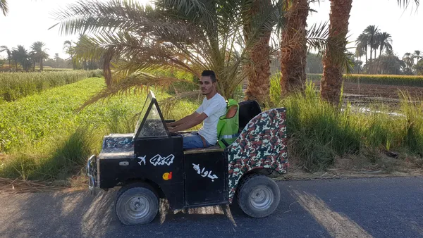 محمد مبتكر سيارة