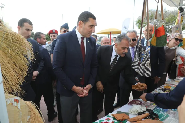 وزير السياحة ومحافظ الشرقية يتفقدان المعرض