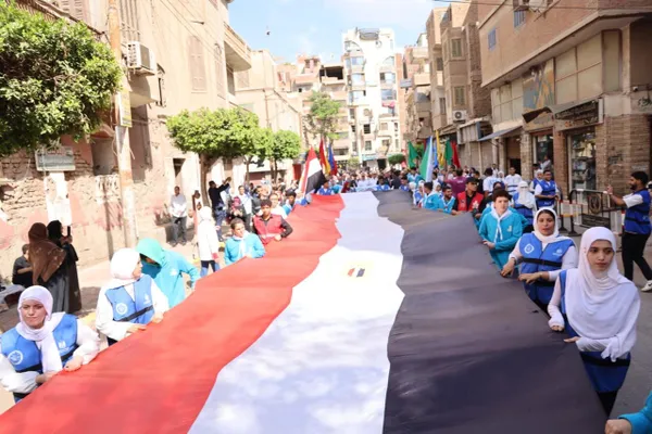 وضع اكليلا من الزهور في المنوفية 
