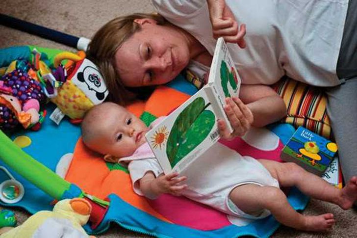 فوائد القراءة للأطفال الرضع