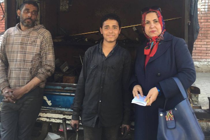 قصة كفاح طفل بورسعيدي أرتدى عباءة الرجولة مبكرا الأسطى بلية أعول أسرتي ولا أمد يدي لشخص أهل مصر