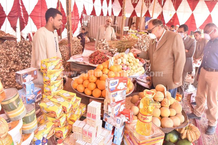 محافظ أسيوط يطمئن المواطنين بتوافر السلع الغذائية قبل شهر ...