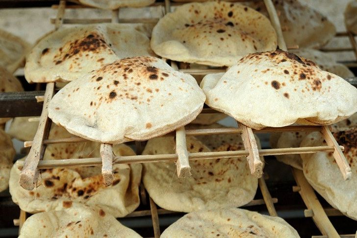 وزير التموين يلمح لإمكانية رفع سعر رغيف الخبز مجددًا.. ويؤكد: في مصلحة