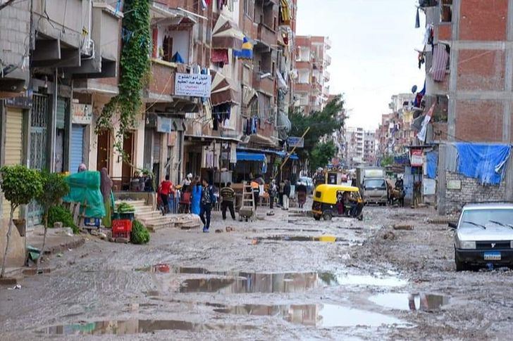 الأمطار تحول شوارع المراغي بالإسكندرية إلى برك وطين 