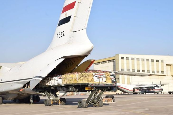  مصر ترسل مساعدات إغاثية عبر جسر جوى لجمهورية السودان