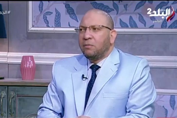 الحجاب مسألة هستيرية.. عميد مسجد باريس يوجه نداء إلى المُحجبات حول هلهولة العفة الإسلامية