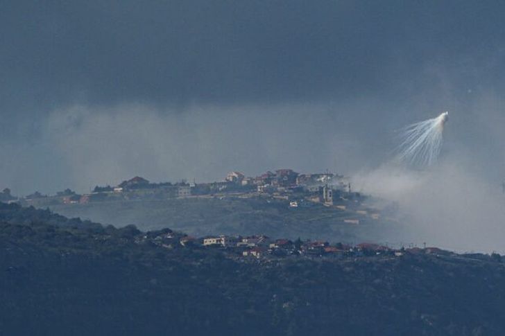 غارات إسرائيلية على جنوب لبنان بعد إطلاق حزب الله لأكثر من 100 صاروخ