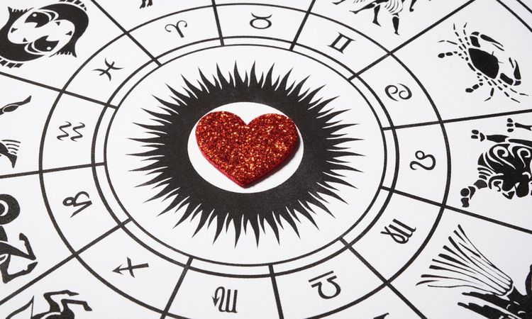حظك اليوم السبت 21-8-2021 .. السعادة في الحياة العاطفية للحوت وشريك الأسد يقع في الخطأ - Vimarsana News